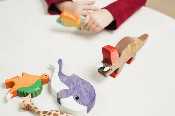 children-playing-with-animal-toys-3661387.jpg